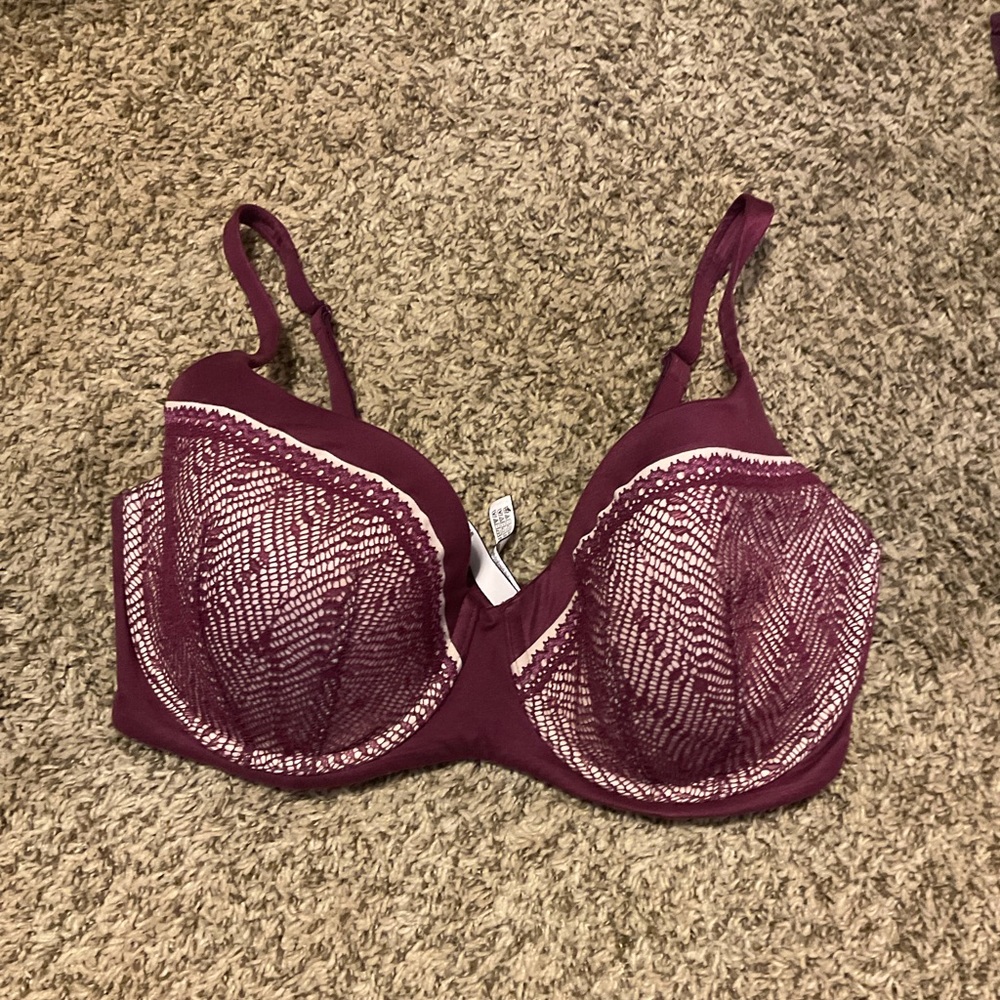 Victoria’s Secret lightly lined bra